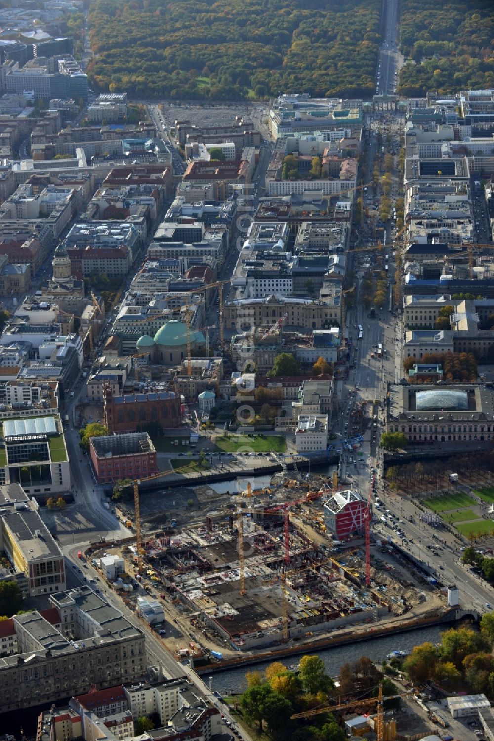 Berlin from the bird's eye view: View of the construction site for the new building the largest and most important cultural construction of the Federal Republic, the building of the Humboldt Forum in the form of the Berlin Palace