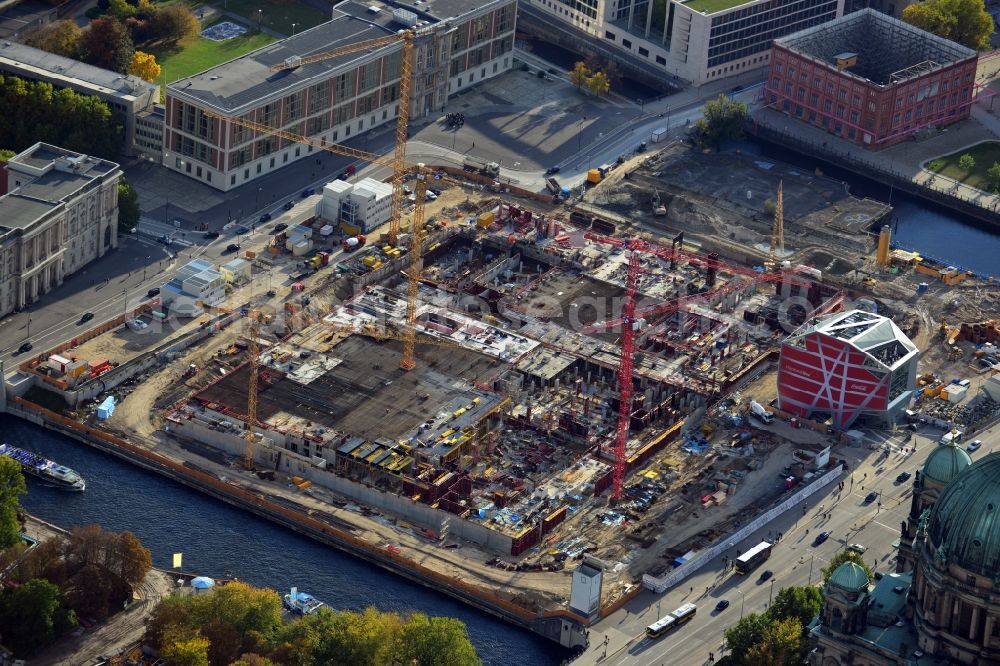 Aerial photograph Berlin - View of the construction site for the new building the largest and most important cultural construction of the Federal Republic, the building of the Humboldt Forum in the form of the Berlin Palace