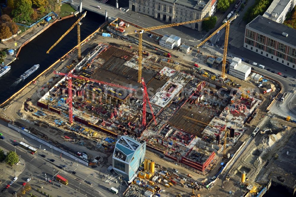 Aerial photograph Berlin - View of the construction site for the new building the largest and most important cultural construction of the Federal Republic, the building of the Humboldt Forum in the form of the Berlin Palace