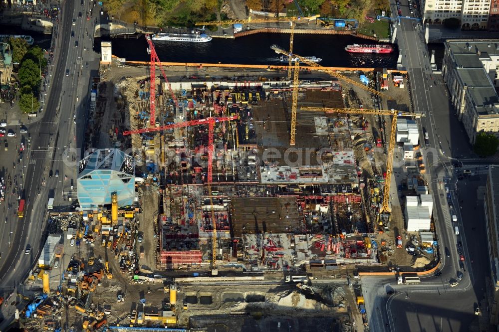 Aerial image Berlin - View of the construction site for the new building the largest and most important cultural construction of the Federal Republic, the building of the Humboldt Forum in the form of the Berlin Palace