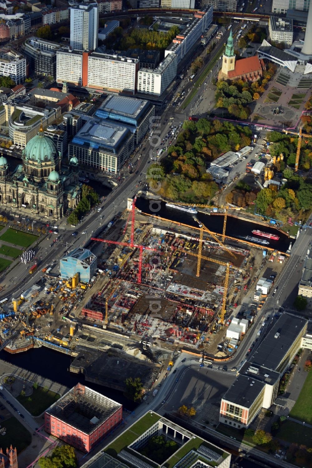 Aerial photograph Berlin - View of the construction site for the new building the largest and most important cultural construction of the Federal Republic, the building of the Humboldt Forum in the form of the Berlin Palace