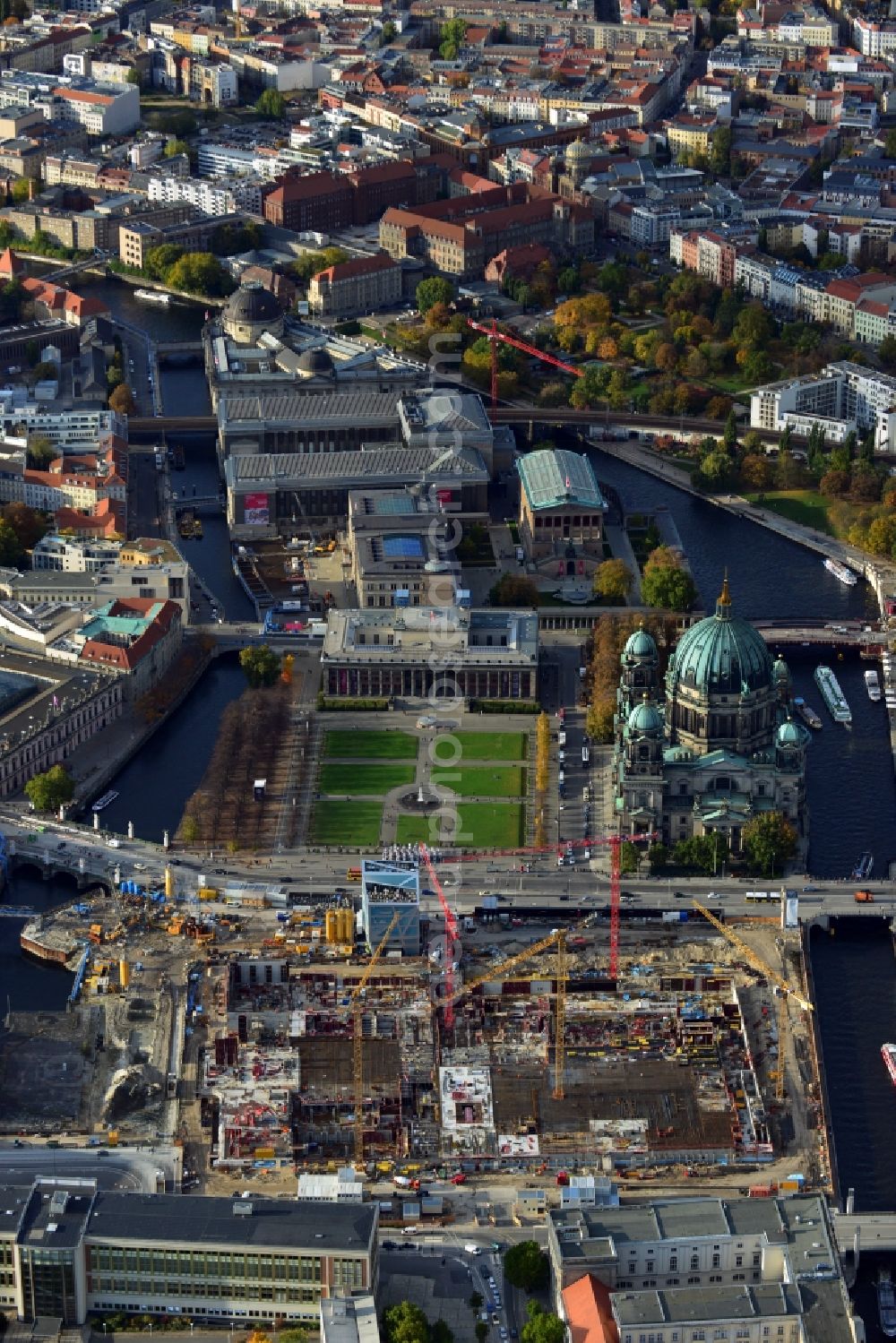 Aerial image Berlin - View of the construction site for the new building the largest and most important cultural construction of the Federal Republic, the building of the Humboldt Forum in the form of the Berlin Palace