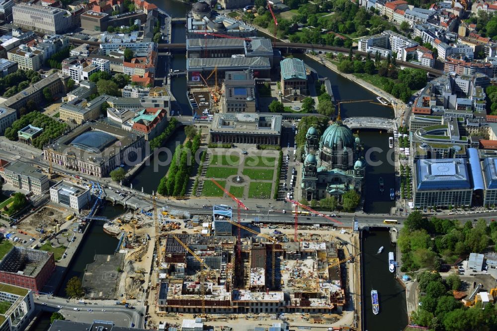 Aerial photograph Berlin - View of the construction site for the new building the largest and most important cultural construction of the Federal Republic, the building of the Humboldt Forum in the form of the Berlin Palace