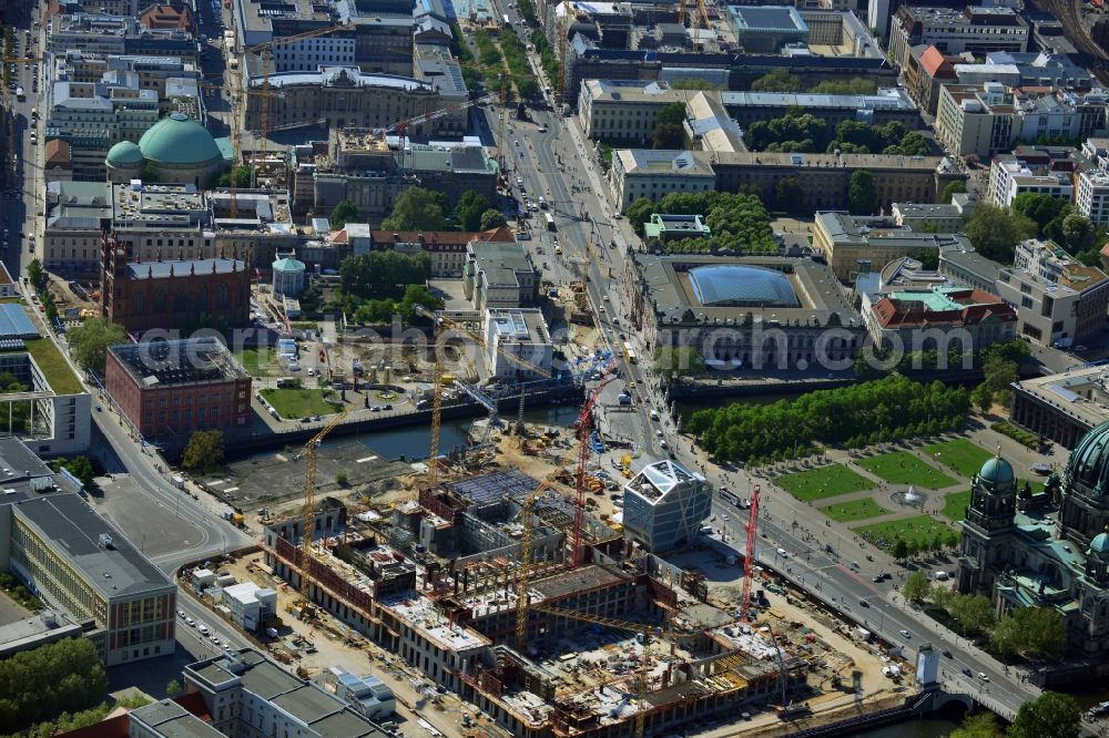 Berlin from the bird's eye view: View of the construction site for the new building the largest and most important cultural construction of the Federal Republic, the building of the Humboldt Forum in the form of the Berlin Palace