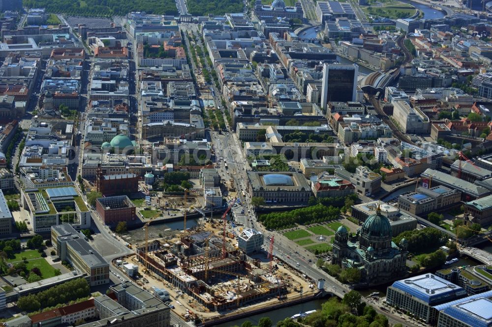 Aerial image Berlin - View of the construction site for the new building the largest and most important cultural construction of the Federal Republic, the building of the Humboldt Forum in the form of the Berlin Palace