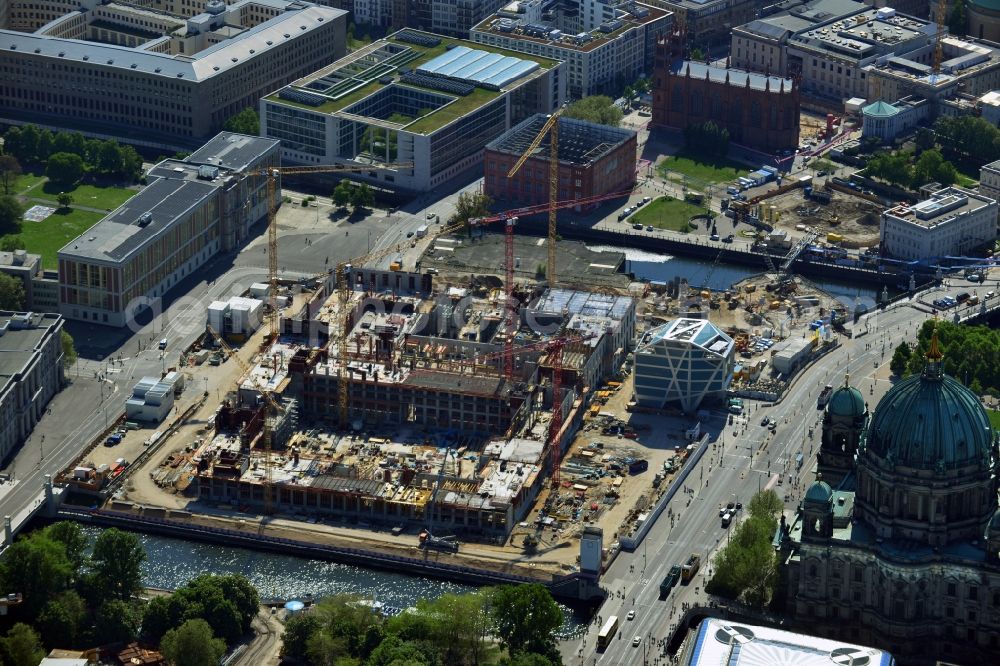 Berlin from the bird's eye view: View of the construction site for the new building the largest and most important cultural construction of the Federal Republic, the building of the Humboldt Forum in the form of the Berlin Palace