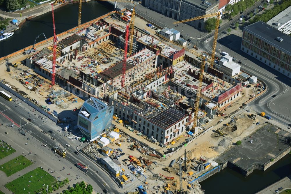 Aerial photograph Berlin - View of the construction site for the new building the largest and most important cultural construction of the Federal Republic, the building of the Humboldt Forum in the form of the Berlin Palace