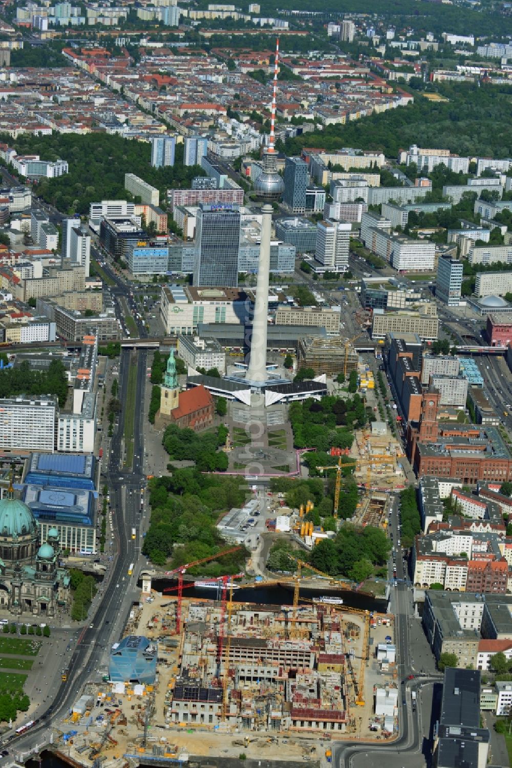 Berlin from the bird's eye view: View of the construction site for the new building the largest and most important cultural construction of the Federal Republic, the building of the Humboldt Forum in the form of the Berlin Palace