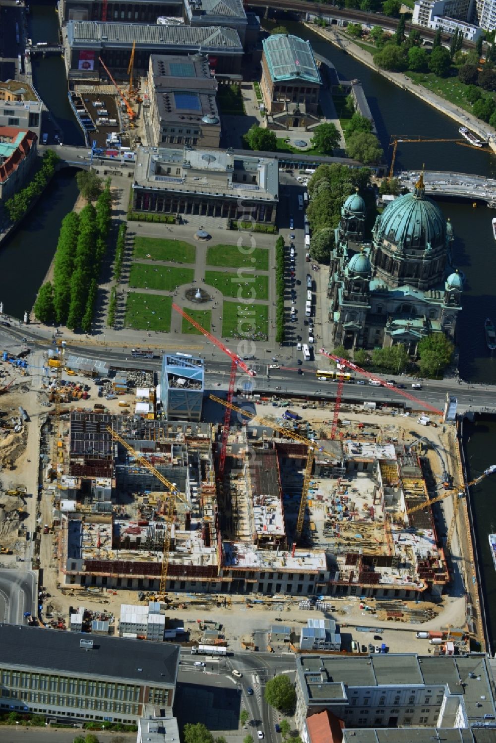 Aerial photograph Berlin - View of the construction site for the new building the largest and most important cultural construction of the Federal Republic, the building of the Humboldt Forum in the form of the Berlin Palace