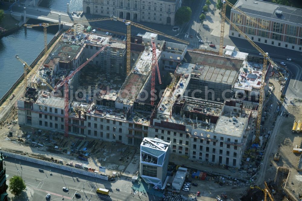 Aerial image Berlin - View of the construction site for the new building the largest and most important cultural construction of the Federal Republic, the building of the Humboldt Forum in the form of the Berlin Palace