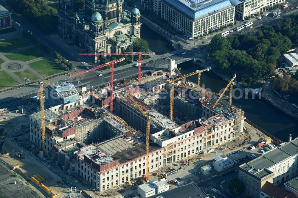 Berlin from the bird's eye view: View of the construction site for the new building the largest and most important cultural construction of the Federal Republic, the building of the Humboldt Forum in the form of the Berlin Palace