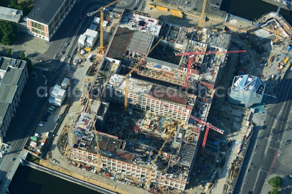 Aerial photograph Berlin - View of the construction site for the new building the largest and most important cultural construction of the Federal Republic, the building of the Humboldt Forum in the form of the Berlin Palace