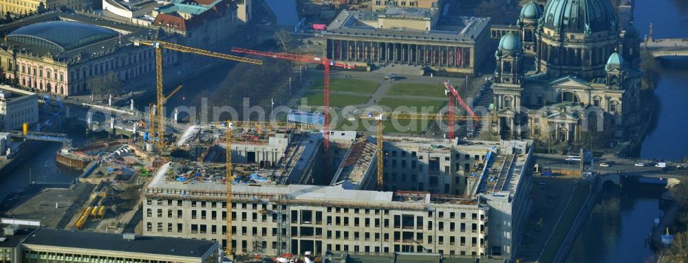 Aerial photograph Berlin - View of the construction site for the new building the largest and most important cultural construction of the Federal Republic, the building of the Humboldt Forum in the form of the Berlin Palace