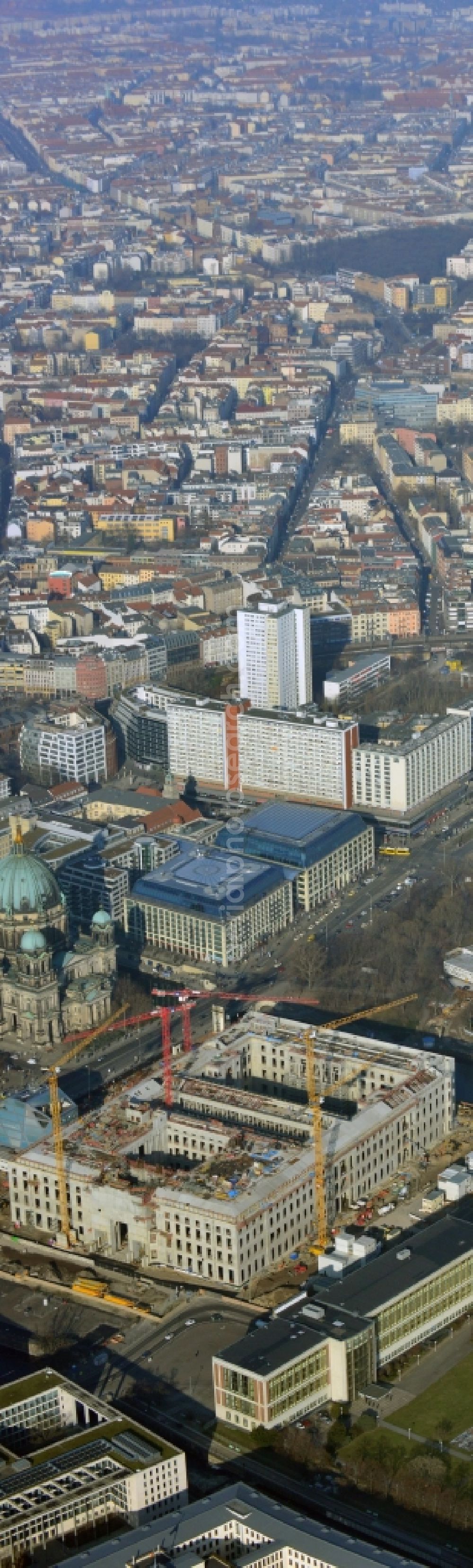 Berlin from the bird's eye view: View of the construction site for the new building the largest and most important cultural construction of the Federal Republic, the building of the Humboldt Forum in the form of the Berlin Palace