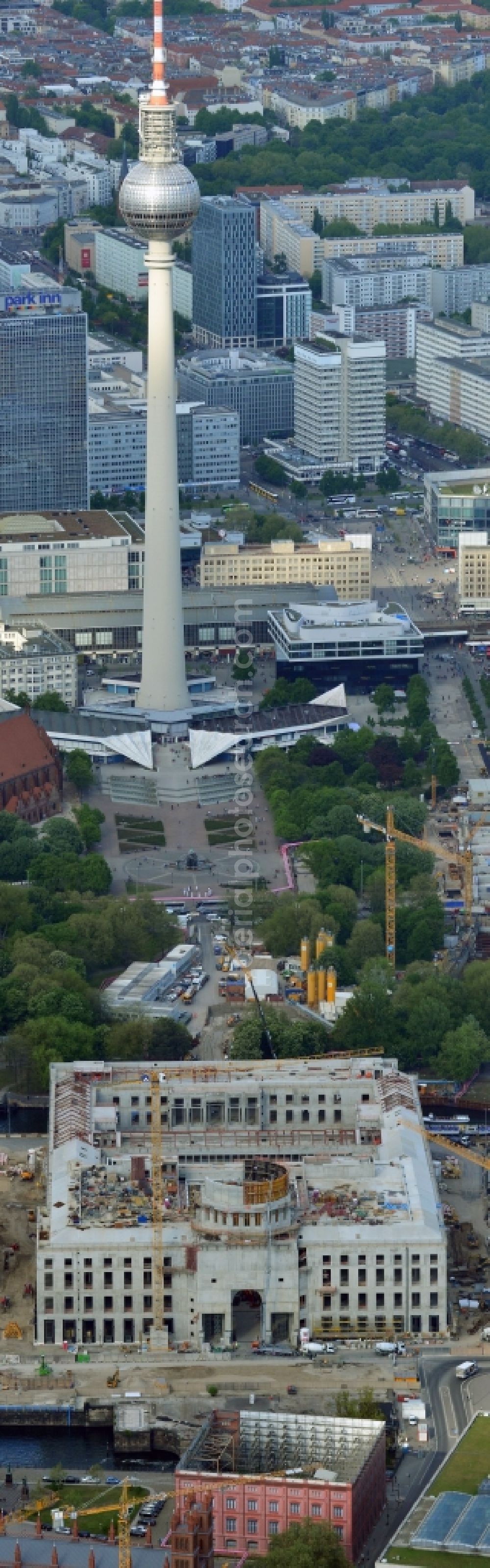 Aerial image Berlin - View of the construction site for the new building the largest and most important cultural construction of the Federal Republic, the building of the Humboldt Forum in the form of the Berlin Palace