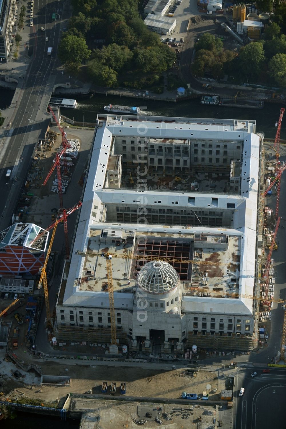 Berlin from the bird's eye view: View of the construction site for the new building the largest and most important cultural construction of the Federal Republic, the building of the Humboldt Forum in the form of the Berlin Palace