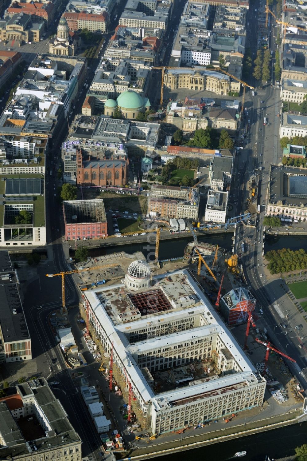 Berlin from the bird's eye view: View of the construction site for the new building the largest and most important cultural construction of the Federal Republic, the building of the Humboldt Forum in the form of the Berlin Palace