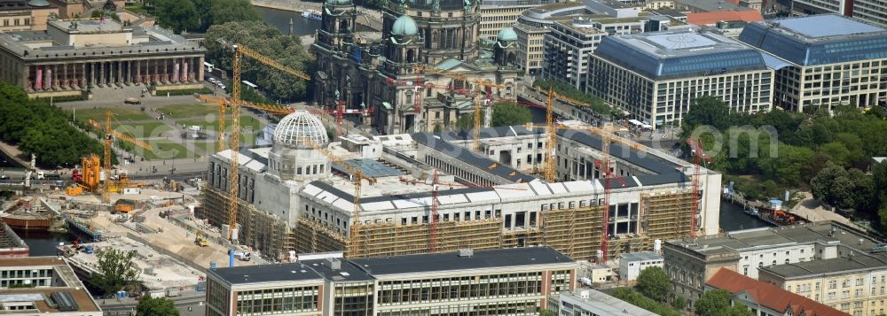 Aerial image Berlin - View of the construction site for the new building the largest and most important cultural construction of the Federal Republic, the building of the Humboldt Forum in the form of the Berlin Palace