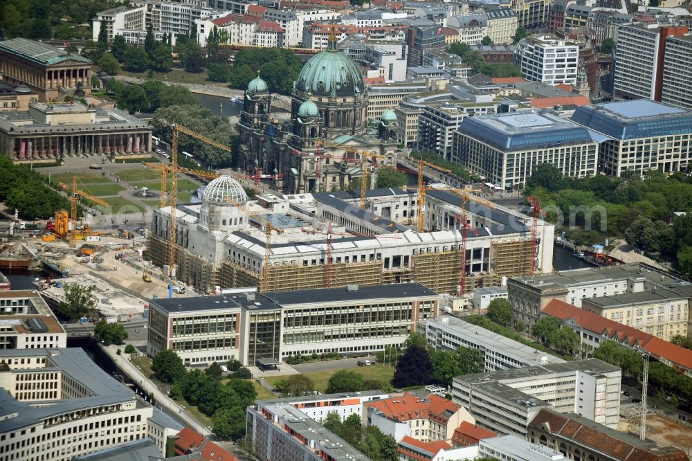 Aerial photograph Berlin - View of the construction site for the new building the largest and most important cultural construction of the Federal Republic, the building of the Humboldt Forum in the form of the Berlin Palace