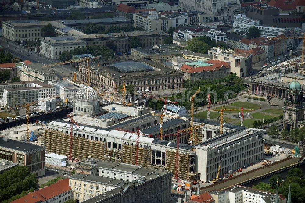 Berlin from the bird's eye view: View of the construction site for the new building the largest and most important cultural construction of the Federal Republic, the building of the Humboldt Forum in the form of the Berlin Palace