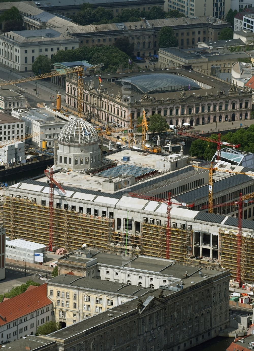 Aerial image Berlin - View of the construction site for the new building the largest and most important cultural construction of the Federal Republic, the building of the Humboldt Forum in the form of the Berlin Palace