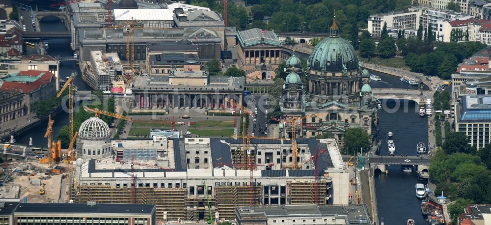 Berlin from the bird's eye view: View of the construction site for the new building the largest and most important cultural construction of the Federal Republic, the building of the Humboldt Forum in the form of the Berlin Palace