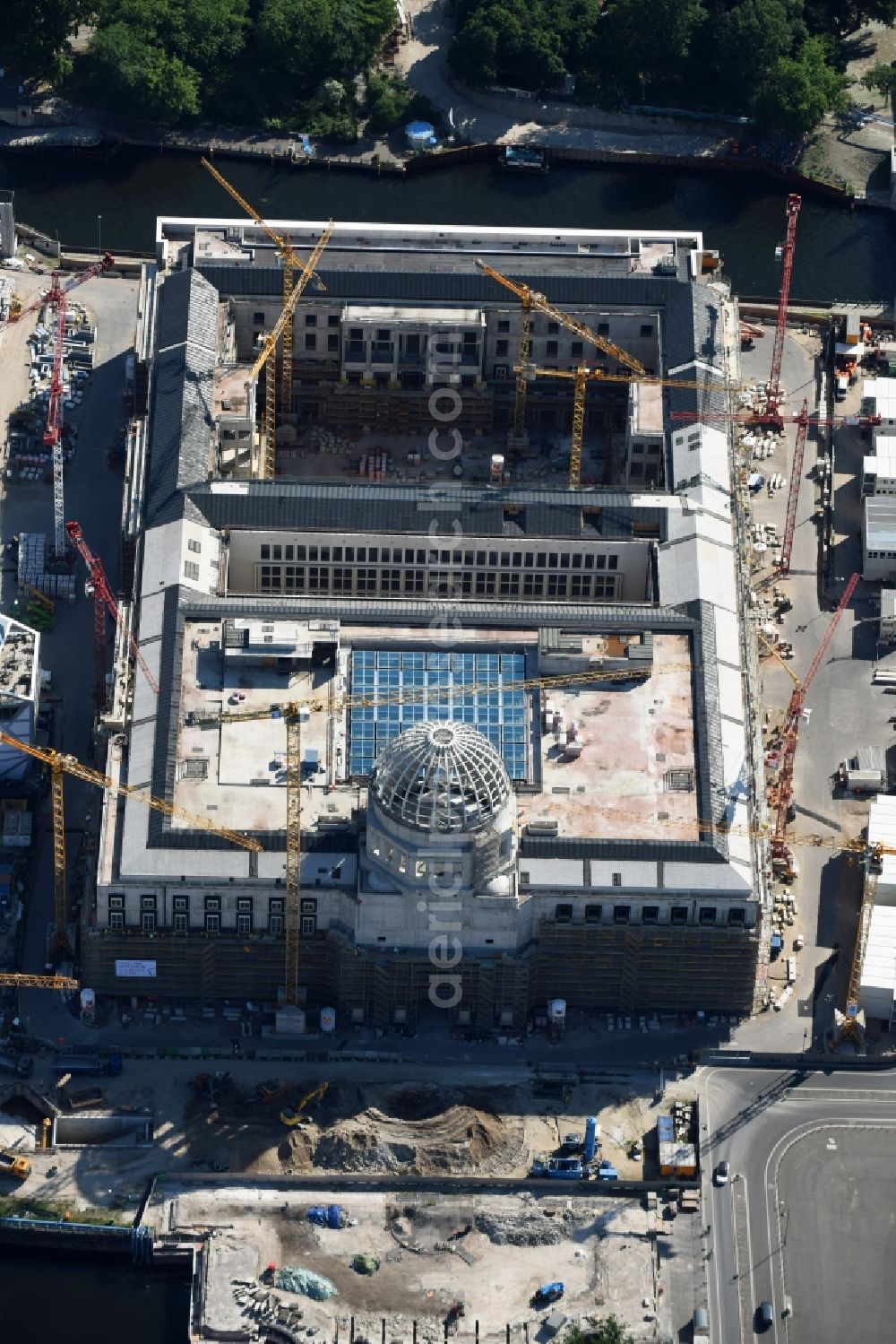 Aerial image Berlin - View of the construction site for the new building the largest and most important cultural construction of the Federal Republic, the building of the Humboldt Forum in the form of the Berlin Palace