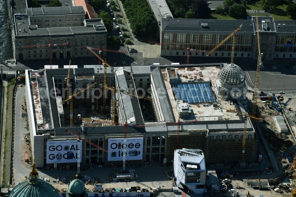 Berlin from the bird's eye view: Construction site for the new building the largest and most important cultural construction of the Federal Republic, the building of the Humboldt Forum in the form of the Berlin Palace