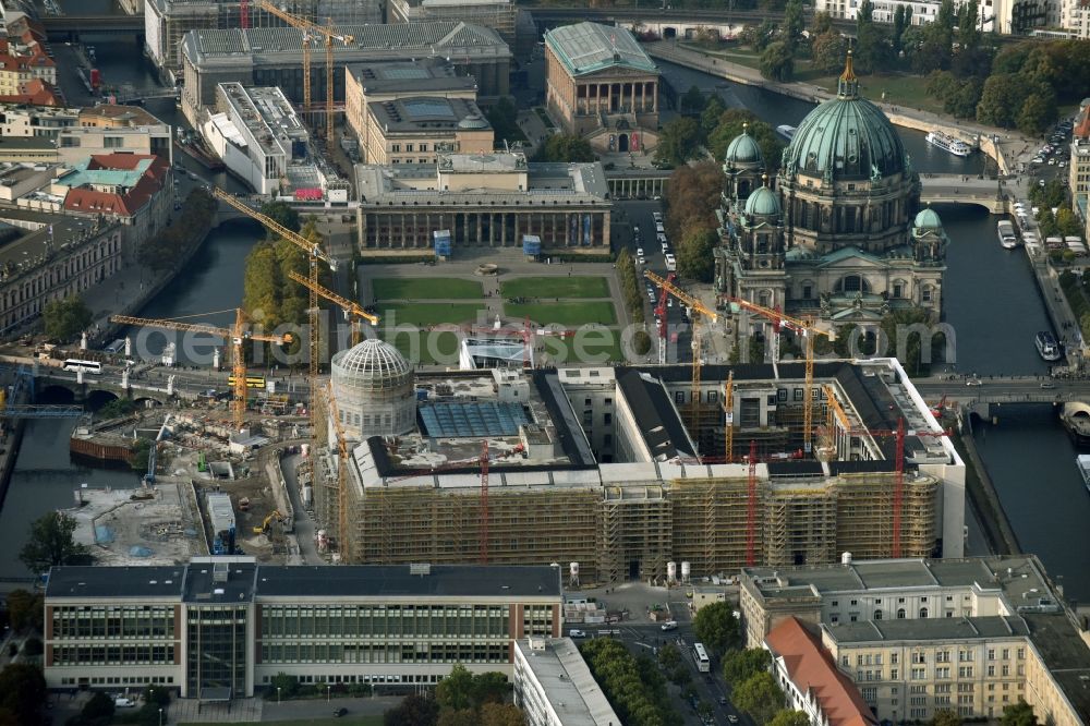 Berlin from above - Construction site for the new building the largest and most important cultural construction of the Federal Republic, the building of the Humboldt Forum in the form of the Berlin Palace