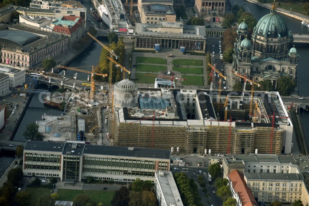 Aerial image Berlin - Construction site for the new building the largest and most important cultural construction of the Federal Republic, the building of the Humboldt Forum in the form of the Berlin Palace