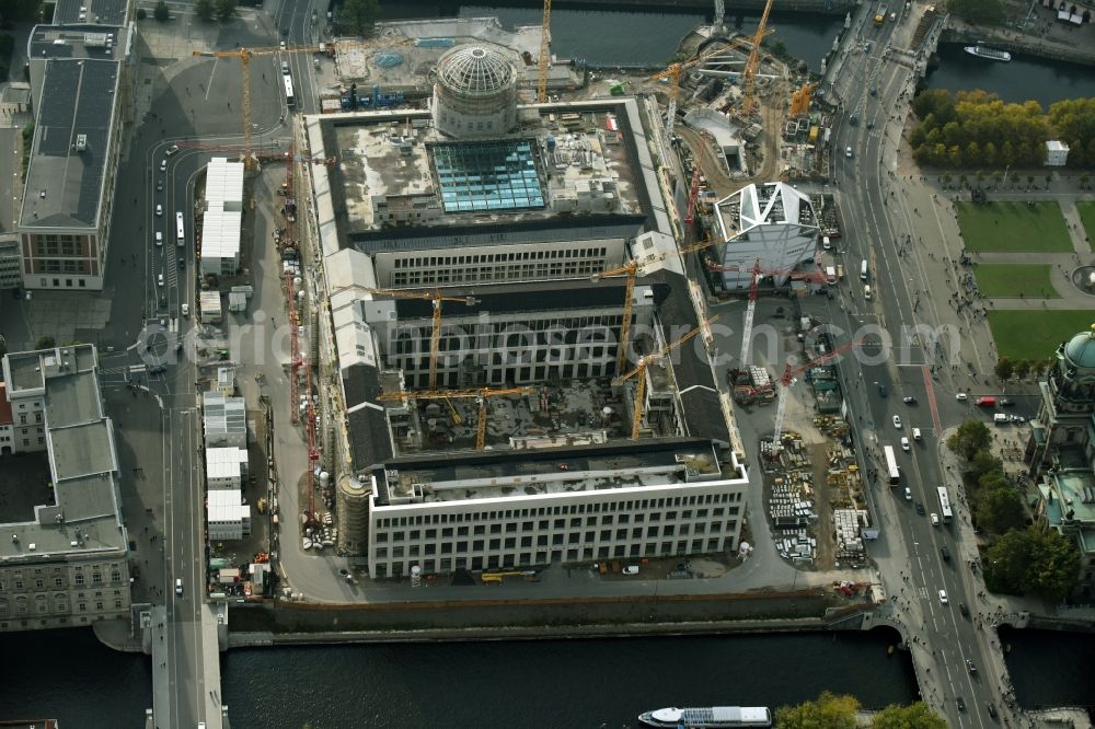 Aerial photograph Berlin - Construction site for the new building the largest and most important cultural construction of the Federal Republic, the building of the Humboldt Forum in the form of the Berlin Palace