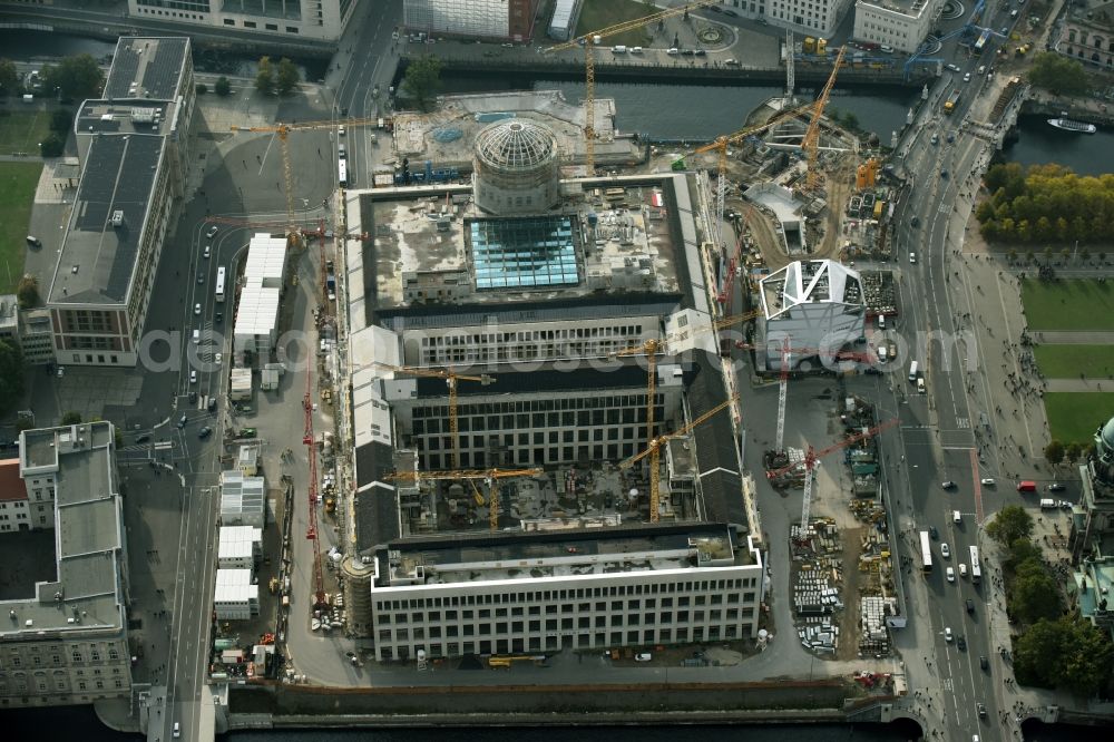 Berlin from above - Construction site for the new building the largest and most important cultural construction of the Federal Republic, the building of the Humboldt Forum in the form of the Berlin Palace