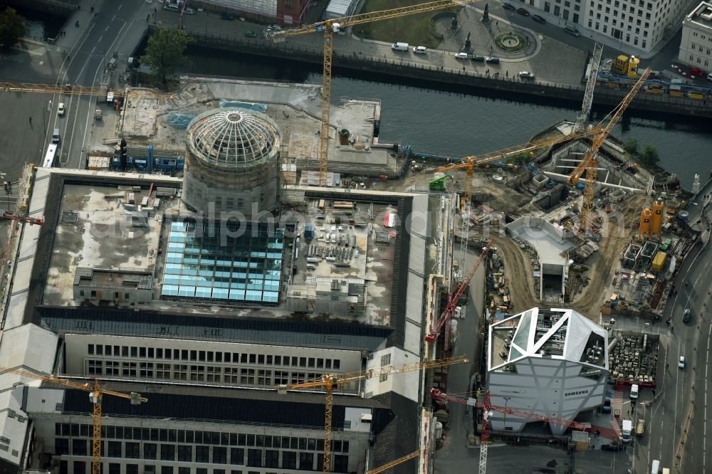 Berlin from the bird's eye view: Construction site for the new building the largest and most important cultural construction of the Federal Republic, the building of the Humboldt Forum in the form of the Berlin Palace