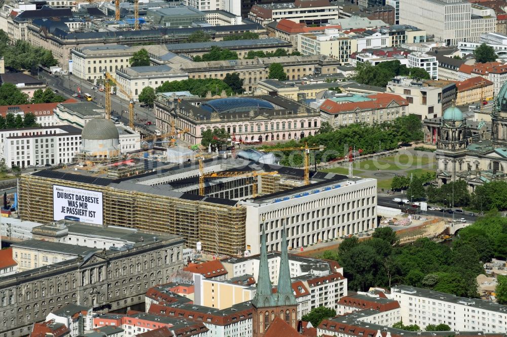 Berlin from the bird's eye view: Construction site for the new building the largest and most important cultural construction of the Federal Republic, the building of the Humboldt Forum in the form of the Berlin Palace