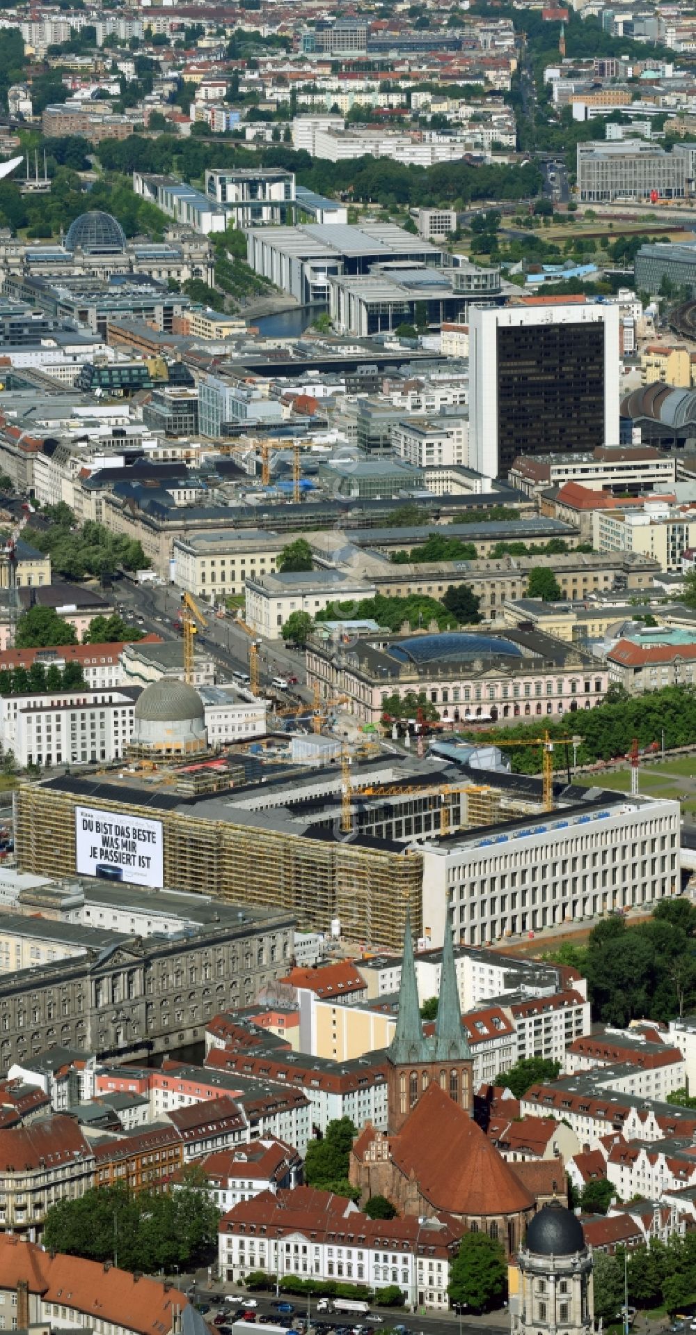 Berlin from the bird's eye view: Construction site for the new building the largest and most important cultural construction of the Federal Republic, the building of the Humboldt Forum in the form of the Berlin Palace