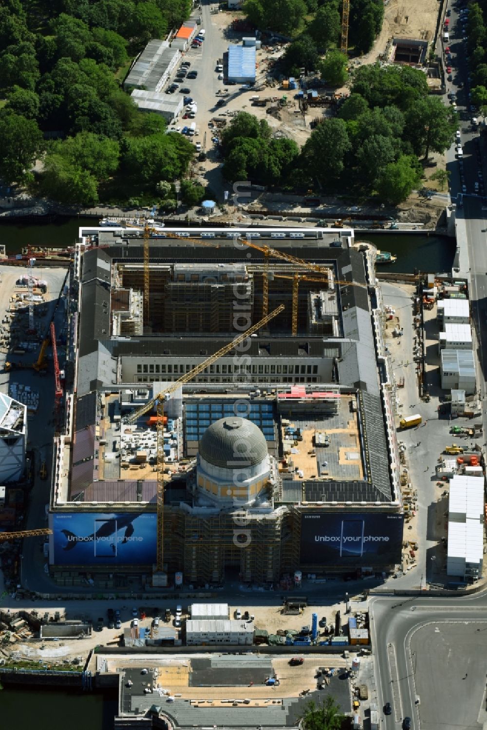 Aerial image Berlin - Construction site for the new building the largest and most important cultural construction of the Federal Republic, the building of the Humboldt Forum in the form of the Berlin Palace