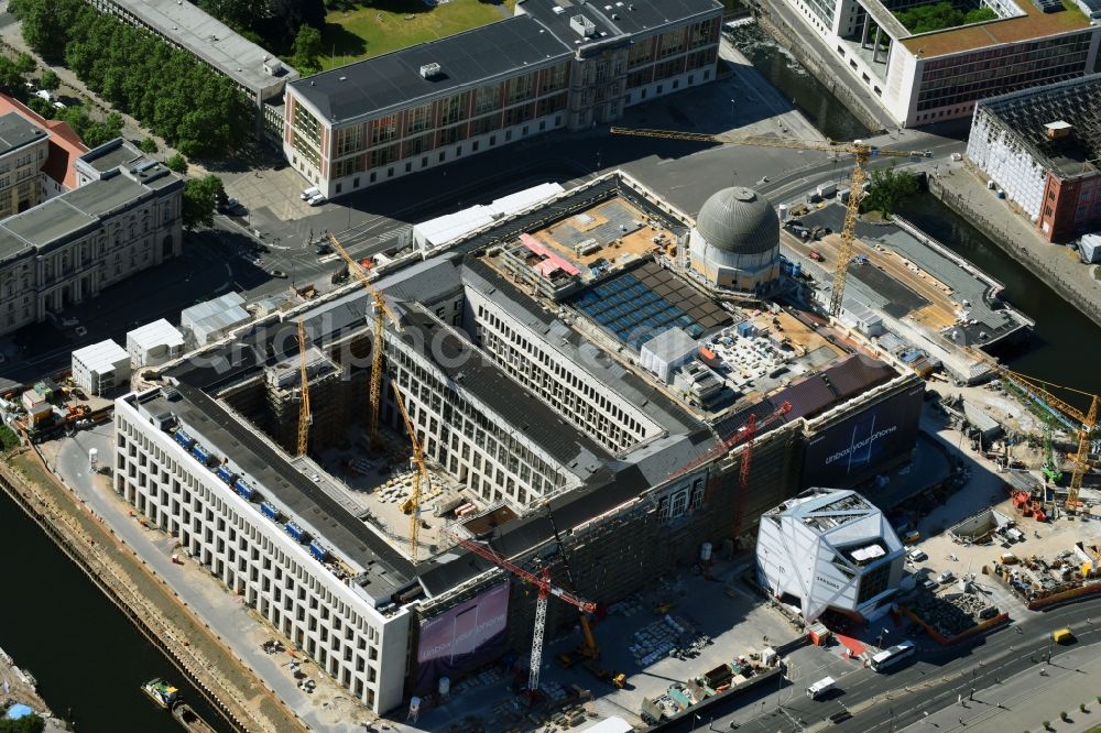 Aerial image Berlin - Construction site for the new building the largest and most important cultural construction of the Federal Republic, the building of the Humboldt Forum in the form of the Berlin Palace