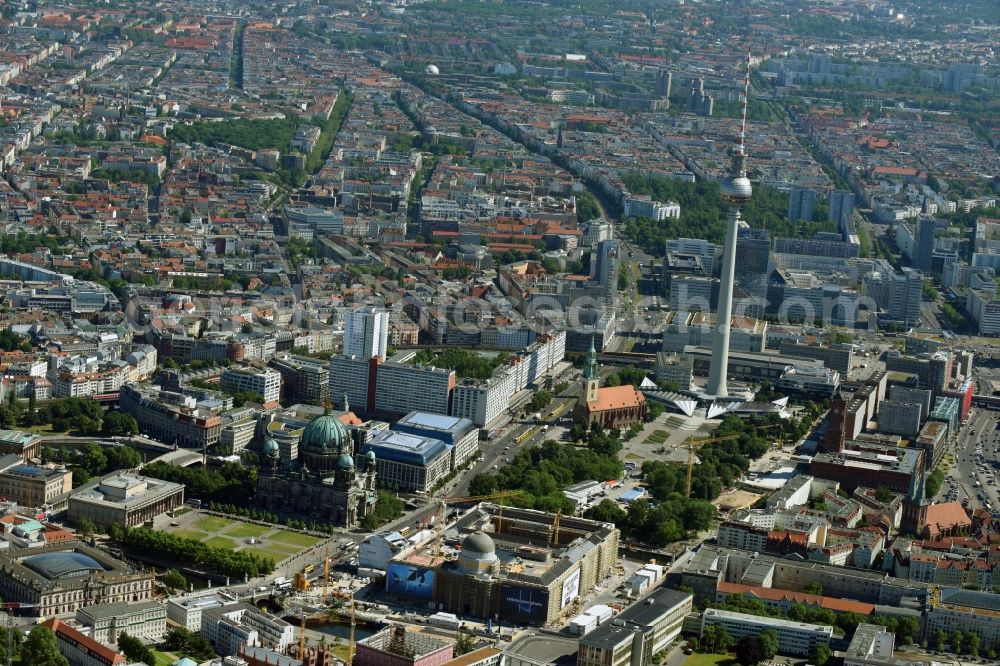 Aerial image Berlin - Construction site for the new building the largest and most important cultural construction of the Federal Republic, the building of the Humboldt Forum in the form of the Berlin Palace