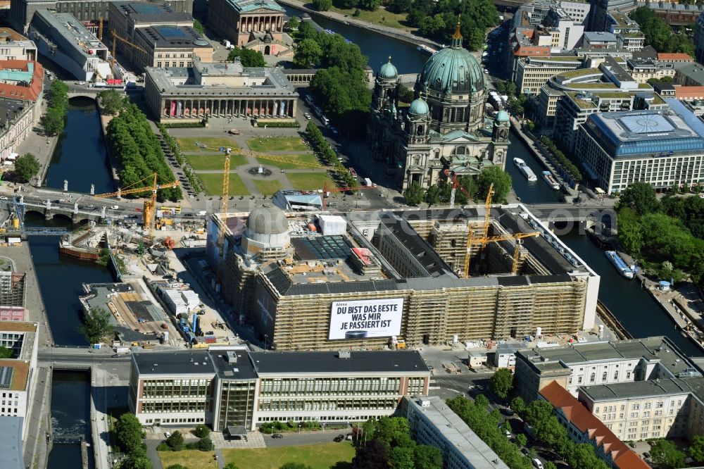 Berlin from the bird's eye view: Construction site for the new building the largest and most important cultural construction of the Federal Republic, the building of the Humboldt Forum in the form of the Berlin Palace