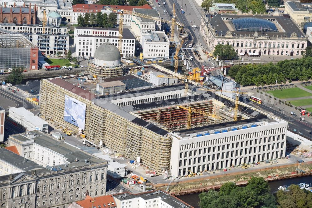 Berlin from the bird's eye view: Construction site for the new building the largest and most important cultural construction of the Federal Republic, the building of the Humboldt Forum in the form of the Berlin Palace