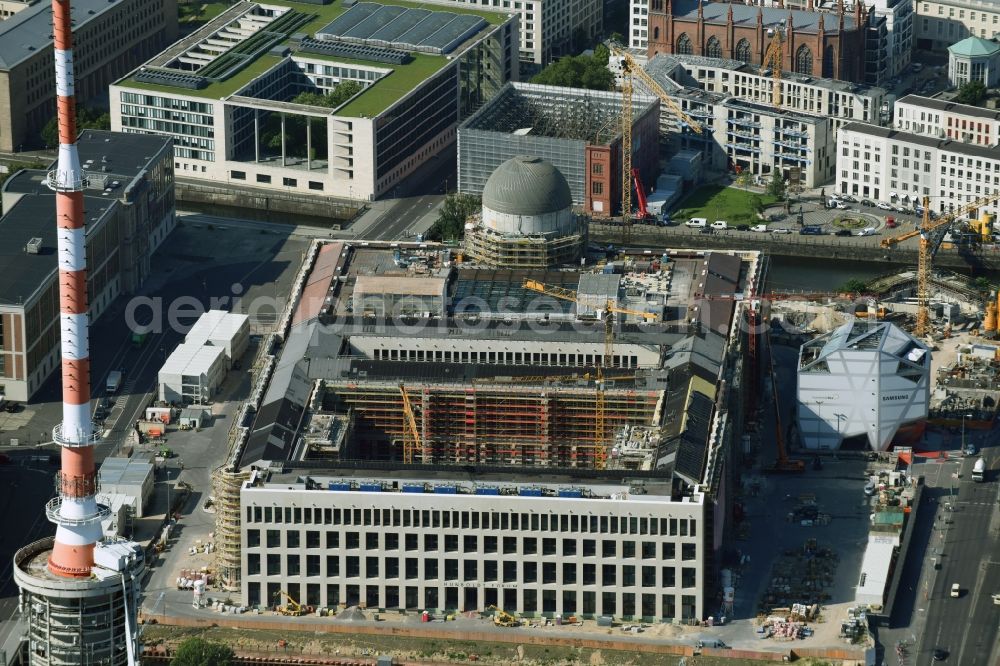 Berlin from the bird's eye view: Construction site for the new building the largest and most important cultural construction of the Federal Republic, the building of the Humboldt Forum in the form of the Berlin Palace