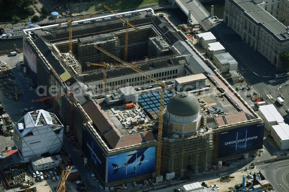 Berlin from the bird's eye view: Construction site for the new building the largest and most important cultural construction of the Federal Republic, the building of the Humboldt Forum in the form of the Berlin Palace