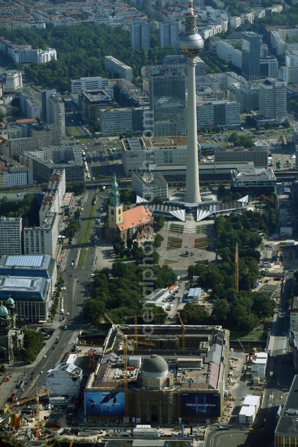 Berlin from the bird's eye view: Construction site for the new building the largest and most important cultural construction of the Federal Republic, the building of the Humboldt Forum in the form of the Berlin Palace