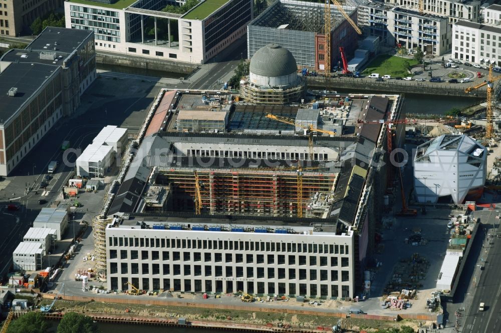 Berlin from above - Construction site for the new building the largest and most important cultural construction of the Federal Republic, the building of the Humboldt Forum in the form of the Berlin Palace