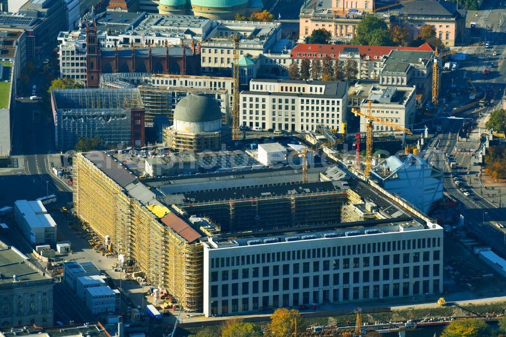 Berlin from above - Construction site for the new building the largest and most important cultural construction of the Federal Republic, the building of the Humboldt Forum in the form of the Berlin Palace