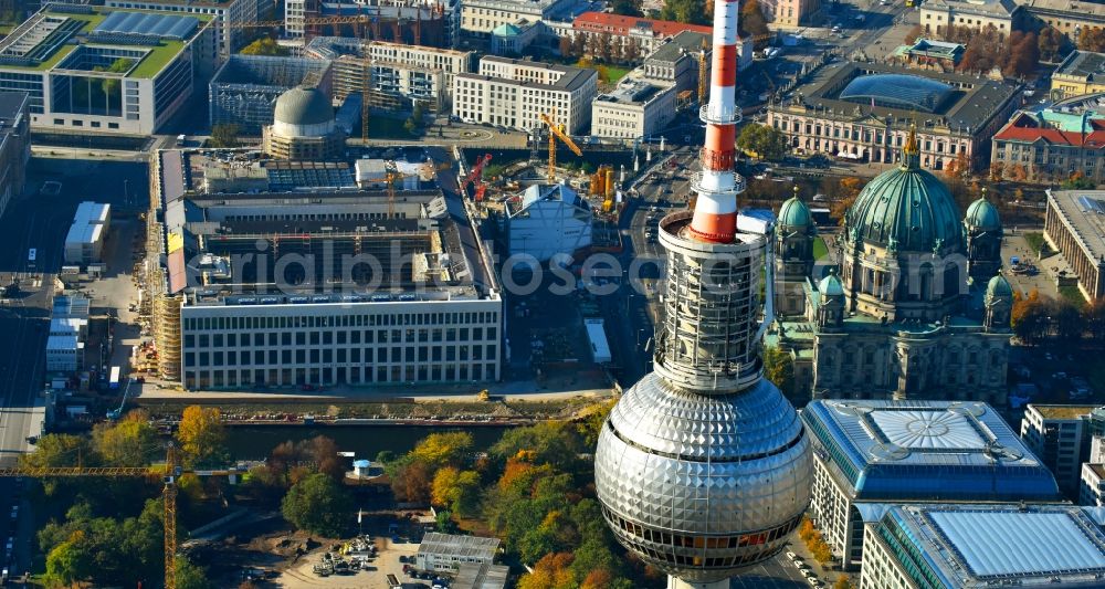 Aerial image Berlin - Construction site for the new building the largest and most important cultural construction of the Federal Republic, the building of the Humboldt Forum in the form of the Berlin Palace