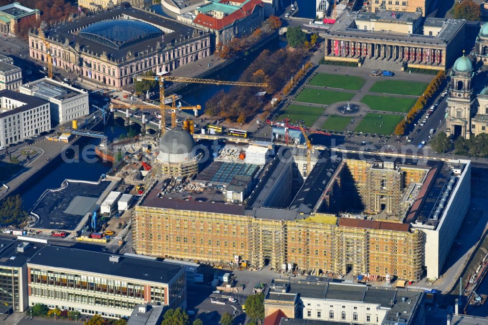 Aerial image Berlin - Construction site for the new building the largest and most important cultural construction of the Federal Republic, the building of the Humboldt Forum in the form of the Berlin Palace