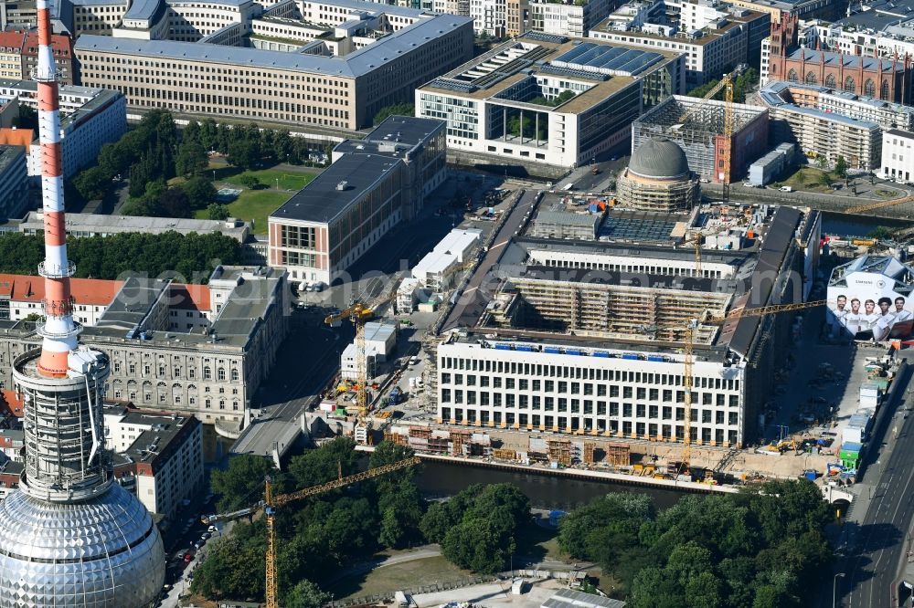 Aerial image Berlin - Construction site for the new building the largest and most important cultural construction of the Federal Republic, the building of the Humboldt Forum in the form of the Berlin Palace