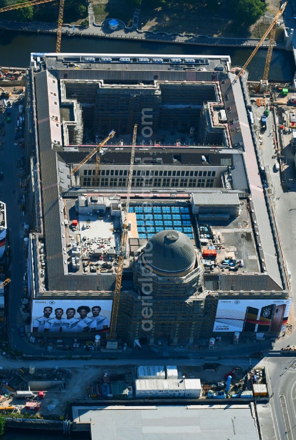 Aerial photograph Berlin - Construction site for the new building the largest and most important cultural construction of the Federal Republic, the building of the Humboldt Forum in the form of the Berlin Palace