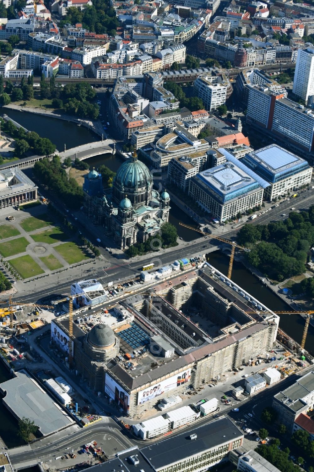 Berlin from above - Construction site for the new building the largest and most important cultural construction of the Federal Republic, the building of the Humboldt Forum in the form of the Berlin Palace